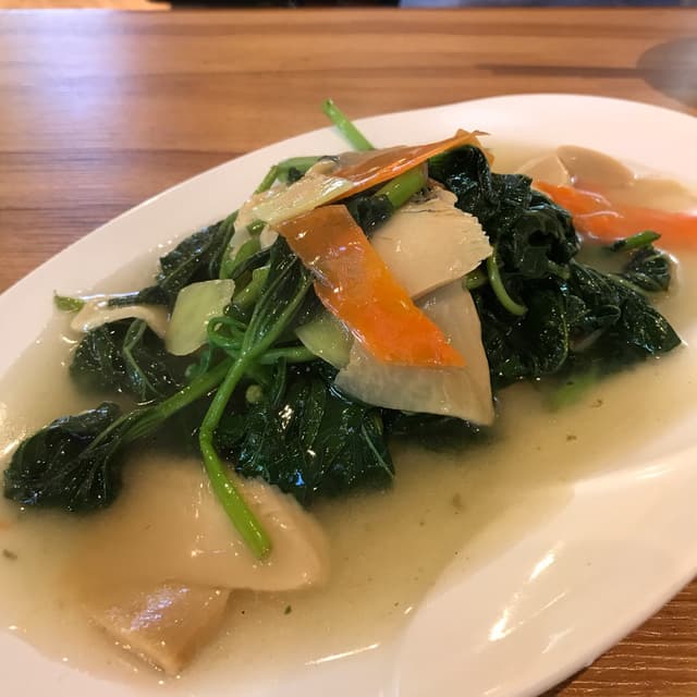 Photo of the dish “Sweet potato leaves with abalone mushroom”