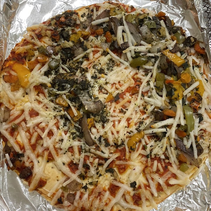 review photo of Daiya Thin crust Gluten free pizza shared by @claudiah on 18 Nov 2022 - review