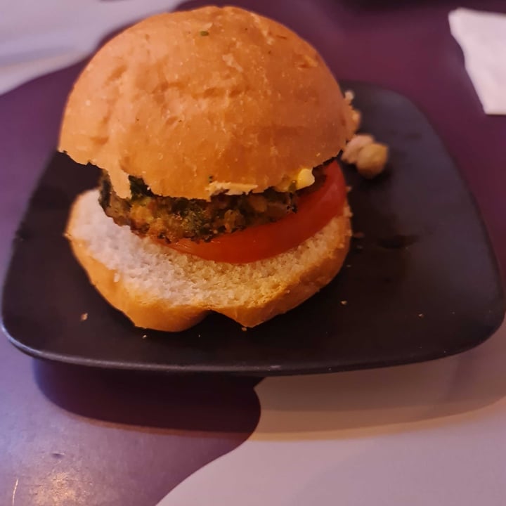 photo of Vintage54 Burguer de guisantes shared by @rkl on  21 May 2022 - review