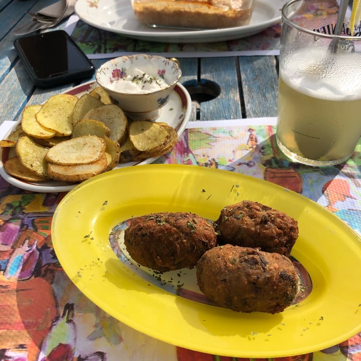 photo of Vegans N' Roses Croquetes De Bolets I Patates De Montanya shared by @laiacs91 on  23 Oct 2022 - review