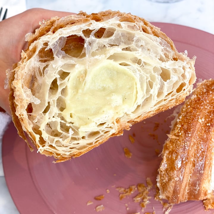 review photo of L' Artisane Creative Bakery Creme Brûlée Croissant shared by @santosha on 08 Apr 2021 - review