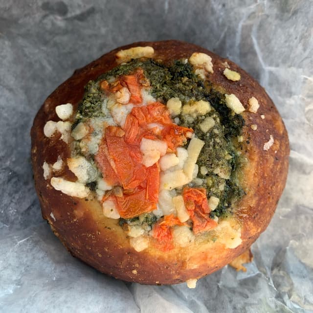 Foto del piatto “stuffed pretzel”