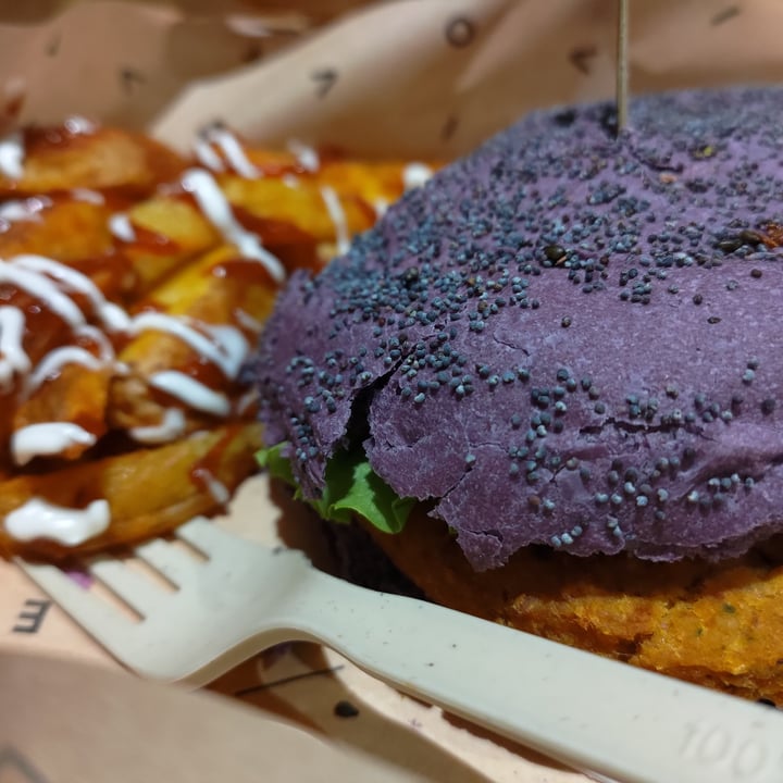 photo of Flower Burger Cherry Bomb shared by @marsancaro on  21 Oct 2022 - review