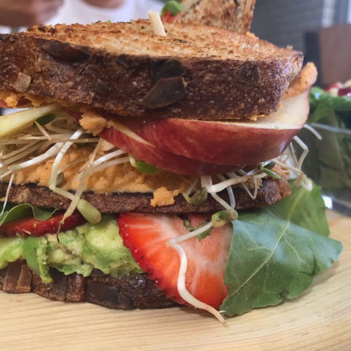 photo of Vegan Republique Club Sándwich shared by @alinpadilla on  20 Dec 2019 - review