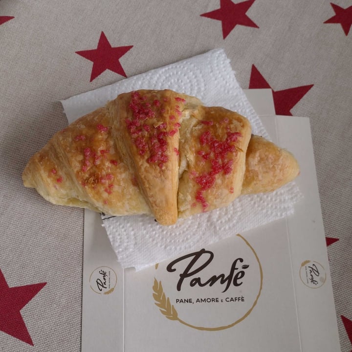 photo of Panfé croissant vegano al lampone shared by @rsimona on  28 May 2022 - review