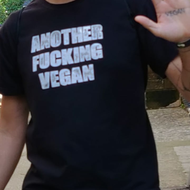 photo of Serigrafía vegana T-shirt shared by @gitaneta on  26 Sep 2020 - review