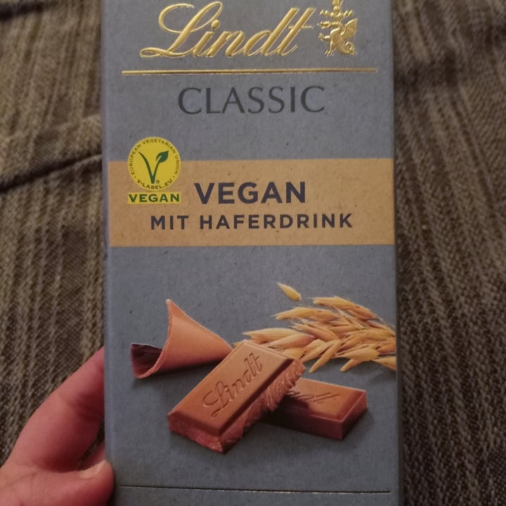 photo of Lindt Chocolate Vegano Classic shared by @eli-trujillo on  27 Mar 2022 - review