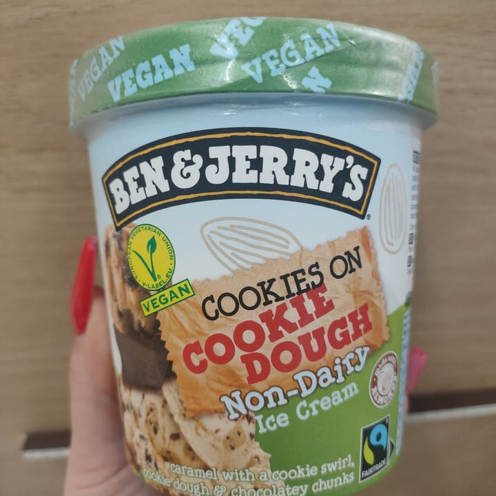 photo of Ben & Jerry's Chocolate Chip Cookie Dough Non-Dairy Frozen Dessert shared by @dolguldur on  11 Apr 2021 - review