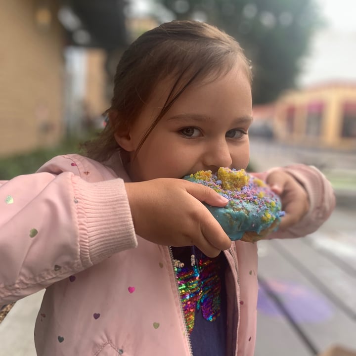 photo of Doe Donuts Birthday cake Donut shared by @comet on  12 Jun 2021 - review