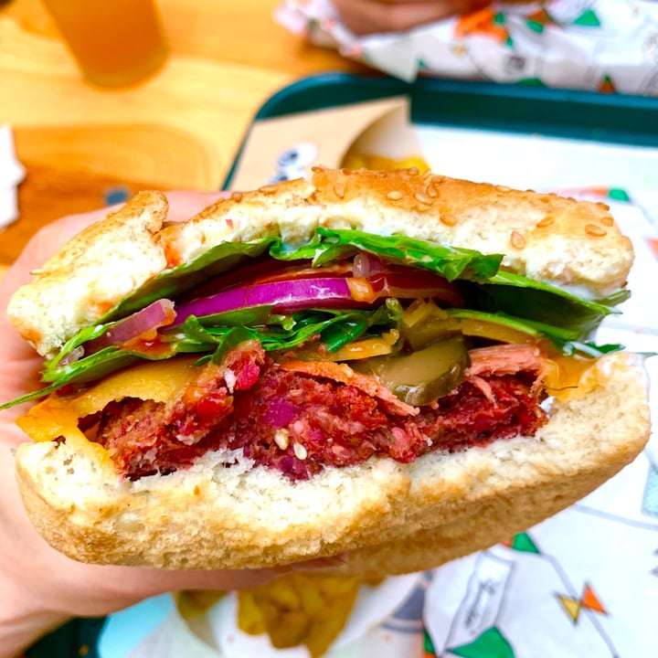 review photo of La Trocadero LT Classic Burger shared by @virginiareyg on 07 Sep 2020 - review