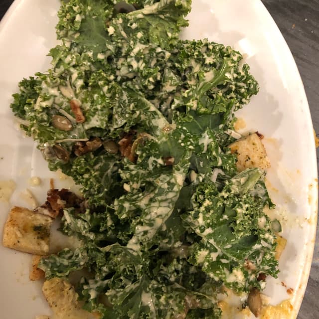 菜肴“Kale Caesar Salad”的照片