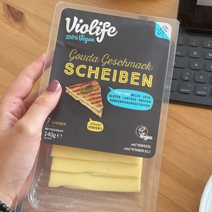 review photo of Violife Gouda Geschmack Scheiben shared by @jennifergrnd on 23 Aug 2021 - review