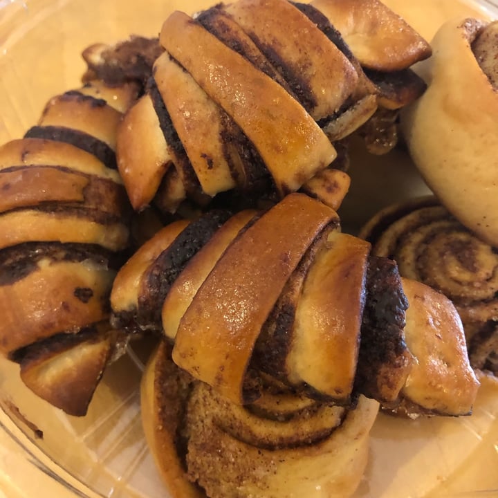 review photo of Shai’s Patisserie Cinnamon rolls and Rugelach shared by @ayelet on 21 Nov 2020 - review