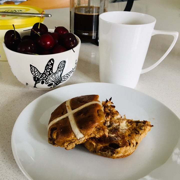photo of Woolworths Food Traditional Hot Cross Buns shared by @taz on  24 Dec 2020 - review