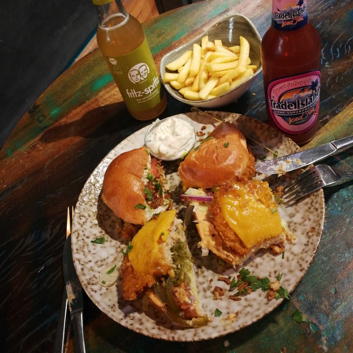photo of Dominion Food Revolution Keanu's Schnitzel Burger, Menü shared by @theearthwitch on  10 Nov 2022 - review