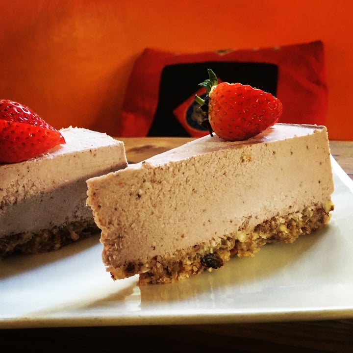 photo of Plant Strawberry cheesecake shared by @pierrot on  30 Apr 2021 - review