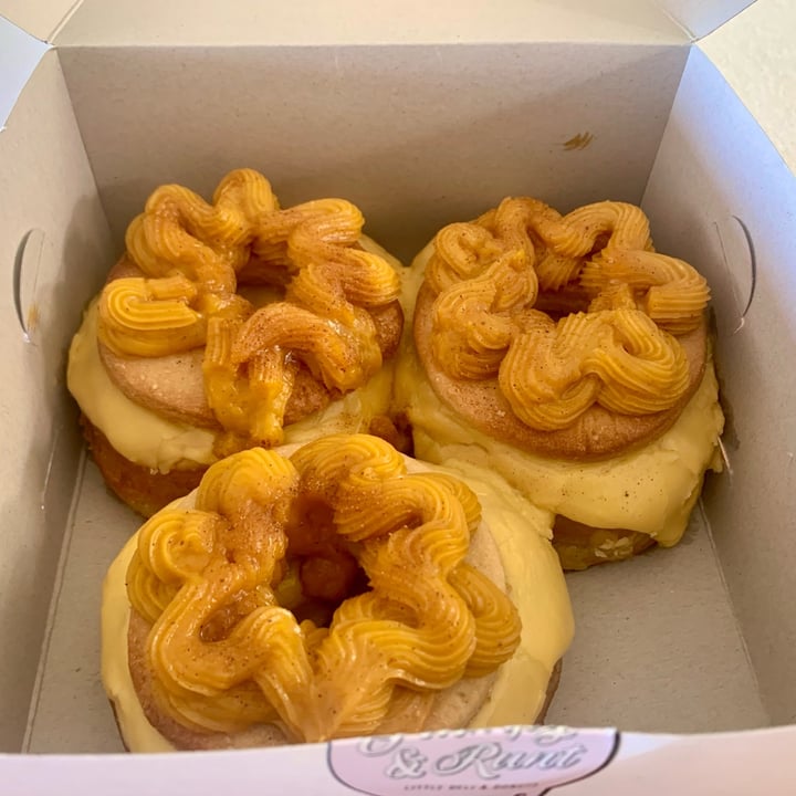 photo of Grumpy & Runt | Little Deli & Donuts Pumpkin Pie Donut shared by @lisadeboer on  15 Oct 2021 - review