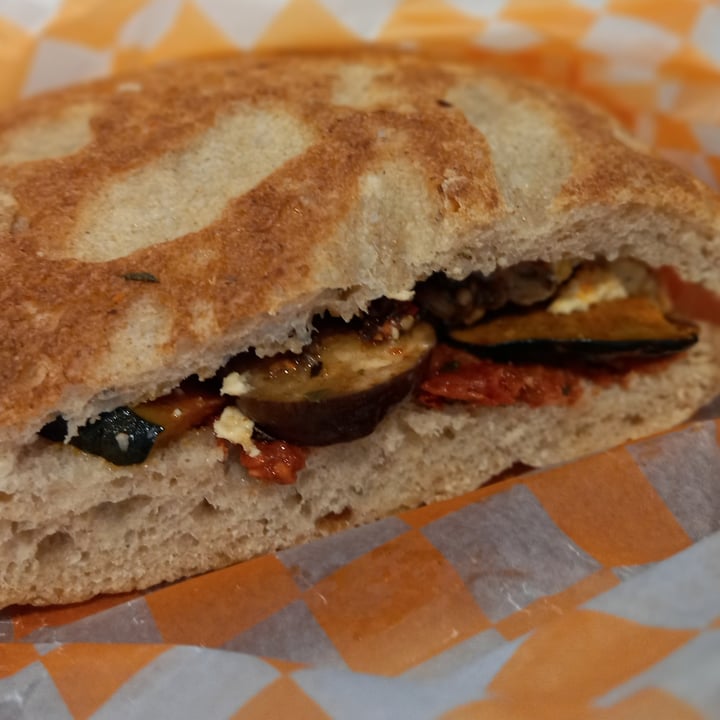 photo of La Manteca Negra sandwich con pan foccacia shared by @vanimomoko on  08 May 2022 - review