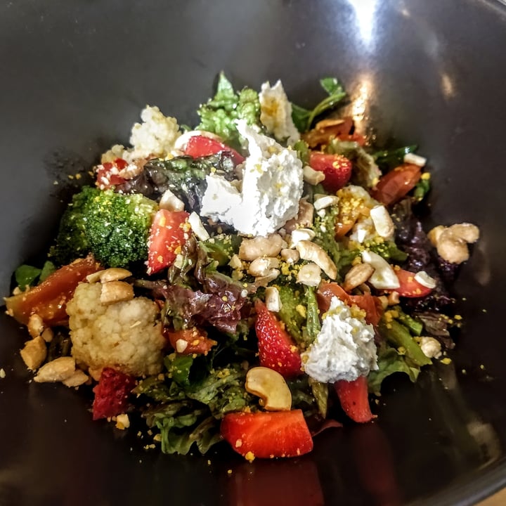 review photo of Hierbabuena Ensalada de Quinoa Roja shared by @ma-ga on 02 Jan 2022 - review