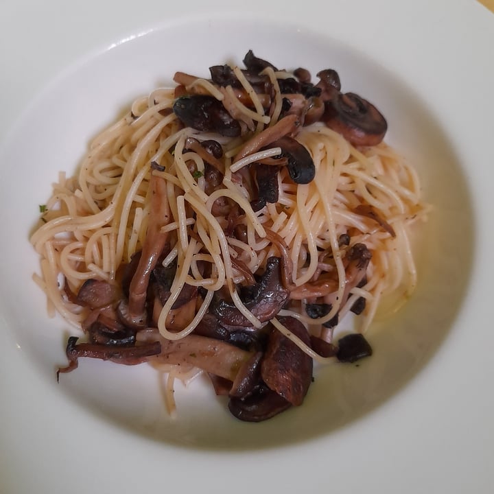 photo of Real Food steam dumpling, fried vermicelli, truffle aglio olio & hot chocolate drink shared by @vivienwsw on  11 Jun 2022 - review