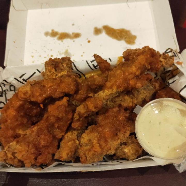 photo of Henry's Burgers Vegan Chicken Tenders Spicy Buffalo shared by @ethankeen on  28 May 2020 - review