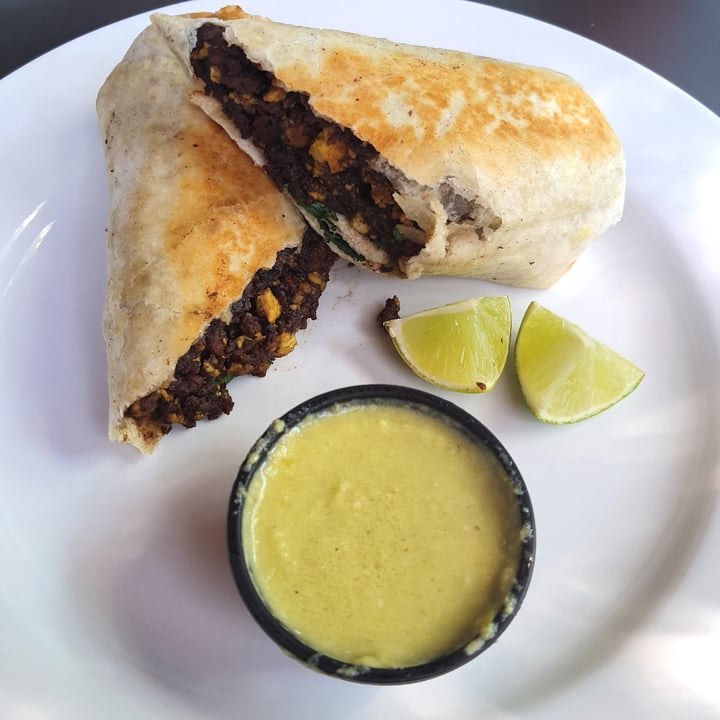 review photo of VegCo. Restaurante Vegano Burritos shared by @adiirobles on 15 Nov 2020 - review