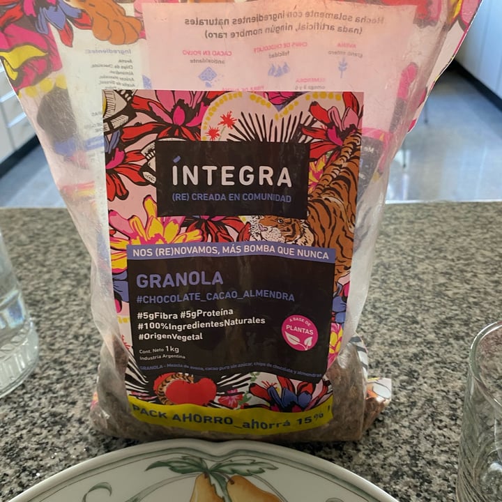 photo of Integra granola chicolate cacao y almendra shared by @inespressable on  24 Apr 2022 - review