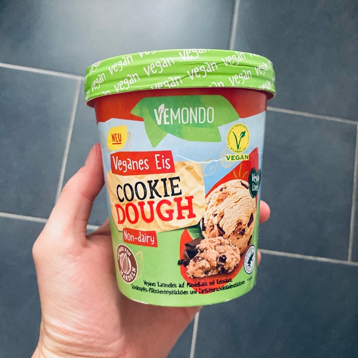 photo of Vemondo Veganes Eis Cookie Dough shared by @josephineh on  08 Sep 2021 - review