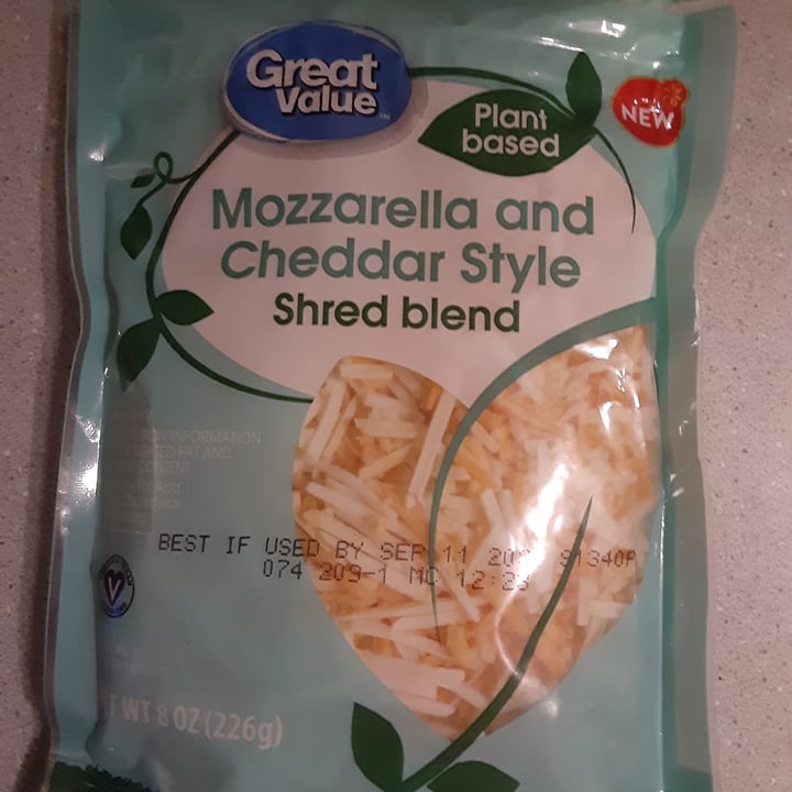 photo of Great Value  Plant Based Mozzarella and Cheddar Shred Blend shared by @veganfta on  22 Aug 2021 - review