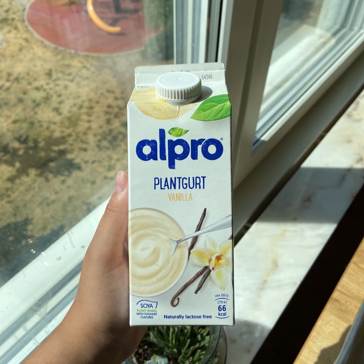 photo of Alpro Plantgurt  vanilla shared by @meltd on  24 Jul 2021 - review