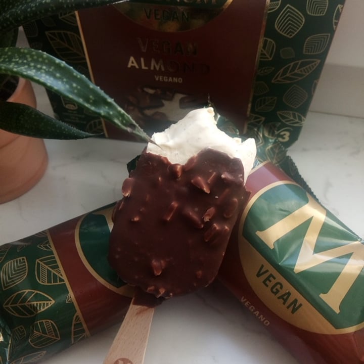 photo of Magnum Magnum Vegan Almond shared by @gwenda on  19 Apr 2021 - review