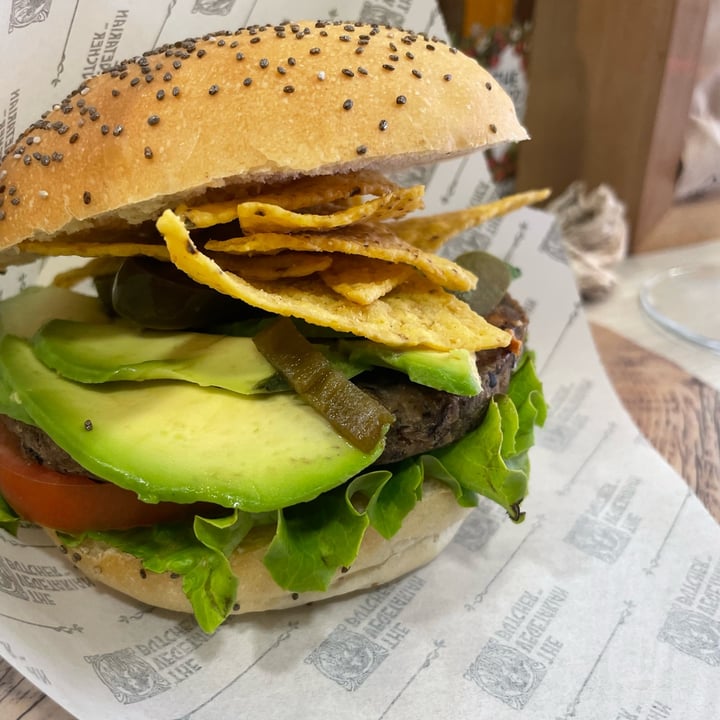 review photo of Veggie Burger Hamburguesa mexicana shared by @vegetalesalrescate on 19 Dec 2021 - review