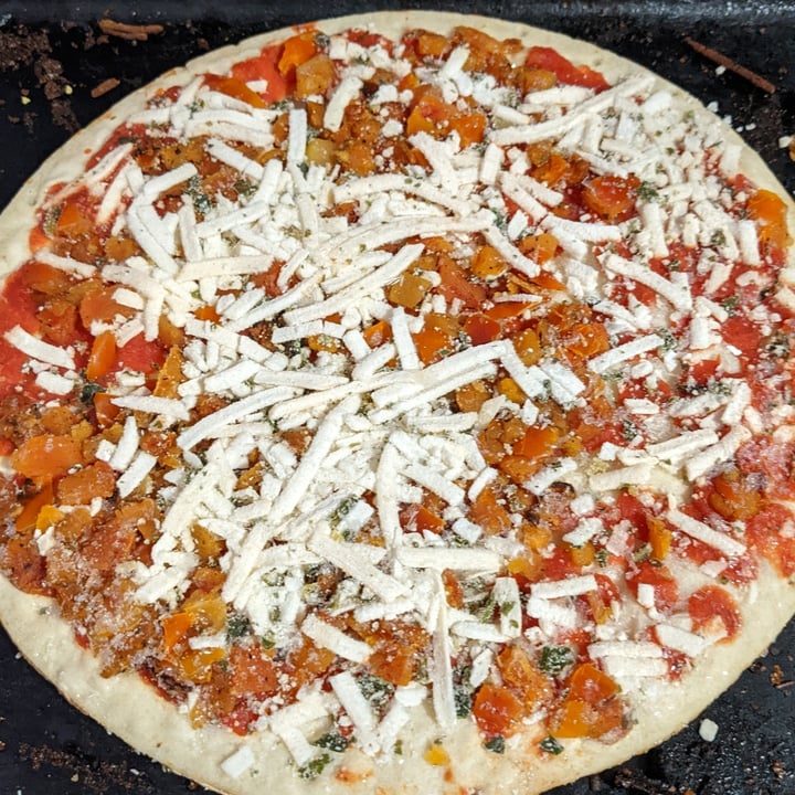 photo of Wholly veggie Margherita pizza with cauliflower crust shared by @shaynak112 on  02 Nov 2022 - review