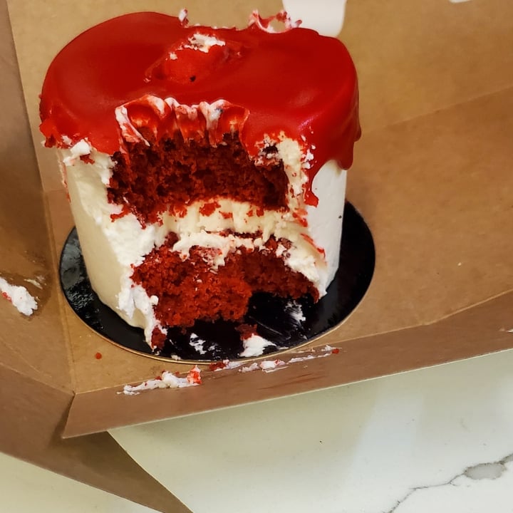 photo of Vegan Treats, Inc. Red Velvet Cake shared by @lucyfoxx on  15 Oct 2022 - review