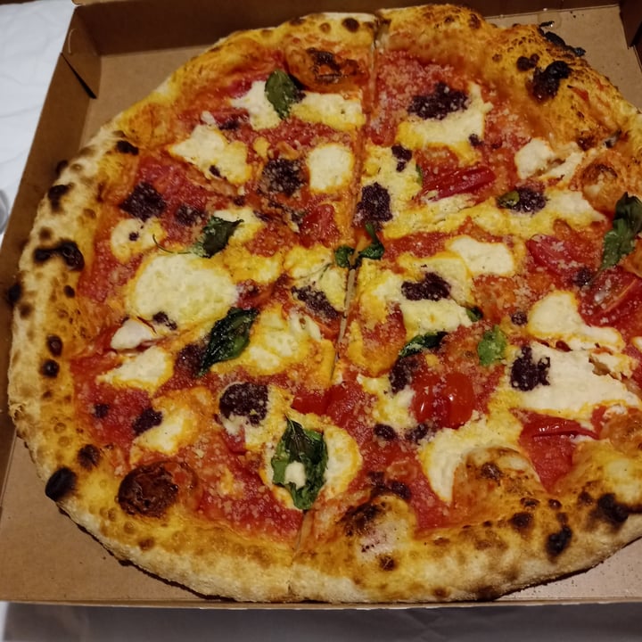 photo of Pizza Power Vegan Caprese shared by @arosa on  23 Oct 2022 - review