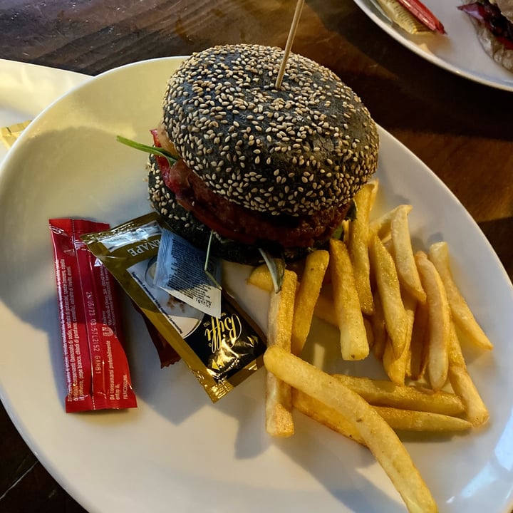 photo of Senso Unico Vegan Burger shared by @giuliacantamessi on  26 Jul 2022 - review