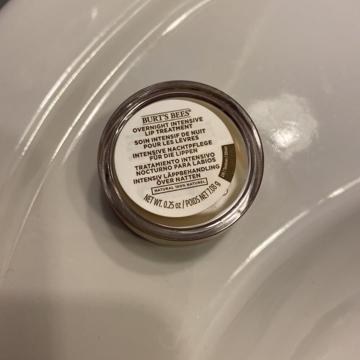 review photo of Burt’s Bees Overnight Intensive Lip Treatment shared by @janicenn88 on 14 Jun 2021 - review