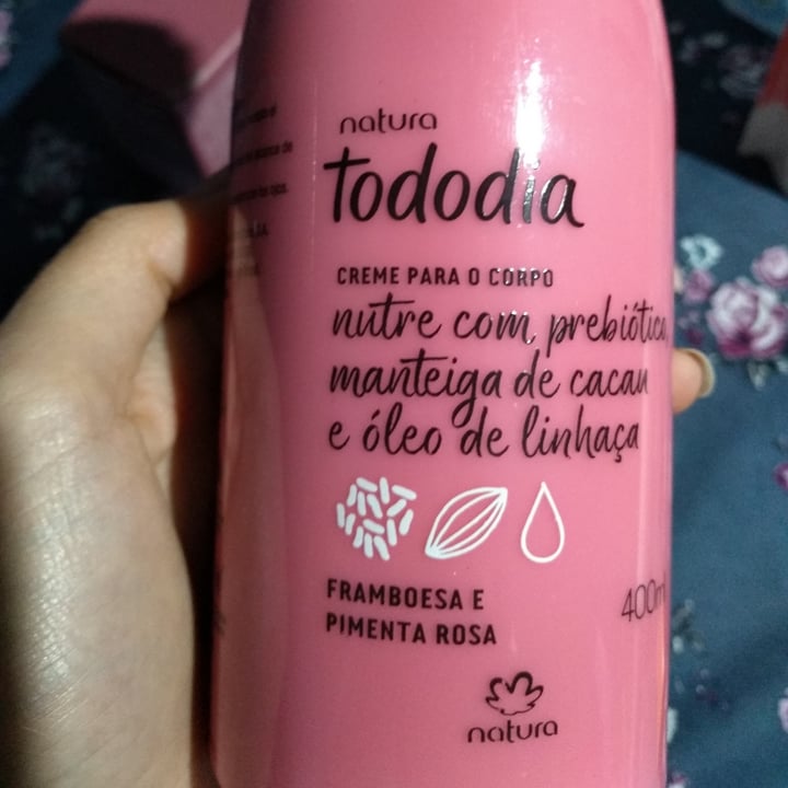 photo of Natura Crema corporal tododia- avellana y casis shared by @lourdesgenez on  14 Jan 2021 - review