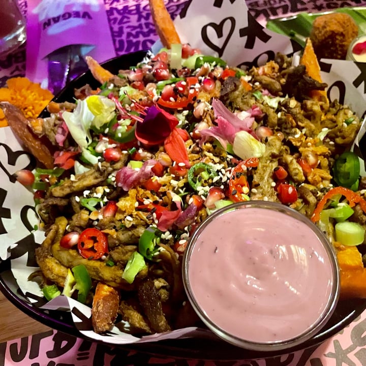 photo of Vegan Junk Food Bar Flashy Shawarma Kapsalon shared by @plantbasedancer on  30 Mar 2022 - review