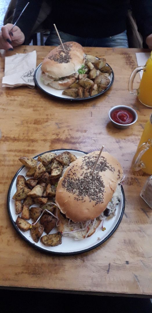 review photo of Estilo Veggie Lomito completo shared by @hanafernandez on 08 Aug 2019 - review
