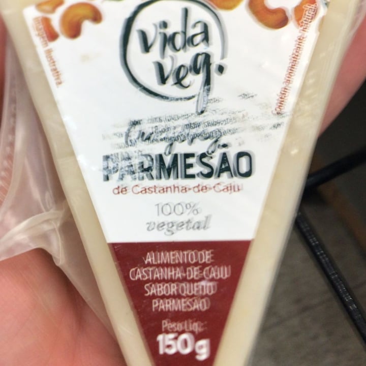 review photo of Vida Veg queijo parmesão shared by @giselleanzini on 06 Aug 2022 - review
