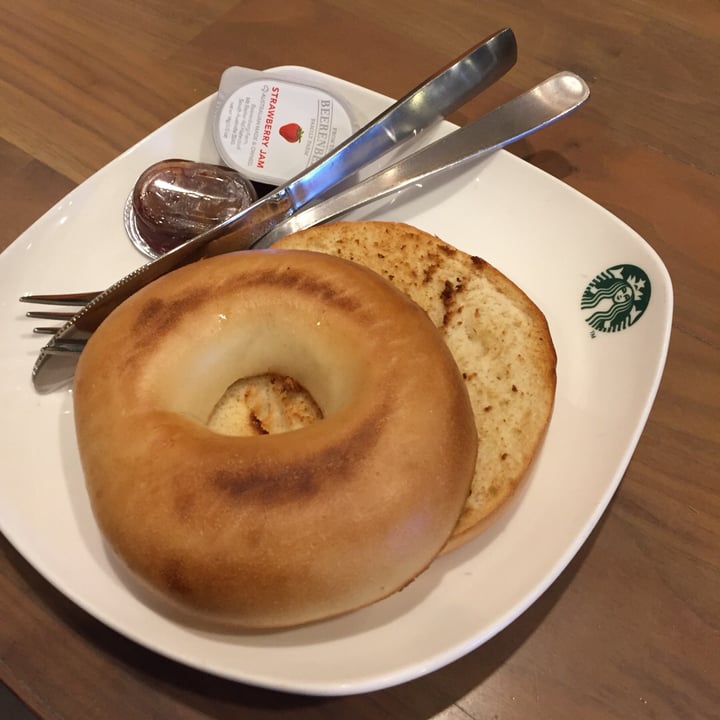 photo of Starbucks Plain bagel shared by @lisab on  13 Dec 2018 - review