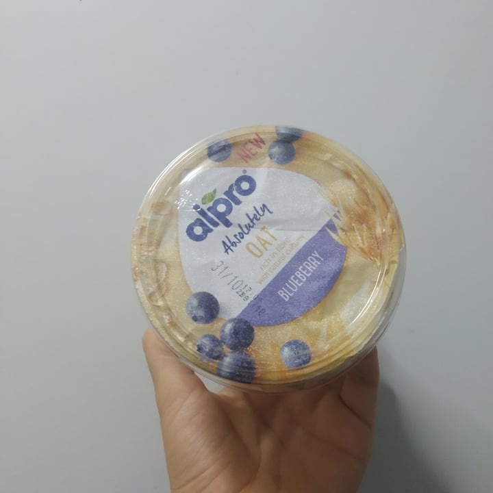 photo of Alpro Absolutely Oat Blueberry shared by @livelikevegansss on  08 Oct 2020 - review