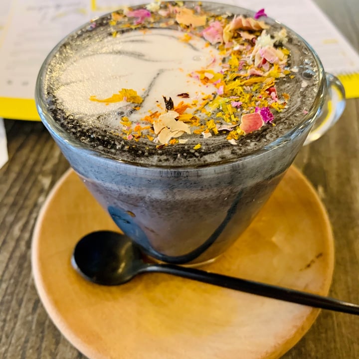 photo of Lexi's Healthy Eatery Lunar eclipse latte - Strawbery, Activated Charcoal, Mesquire And Vanilla with CBD Oil shared by @kimster on  12 Jul 2020 - review