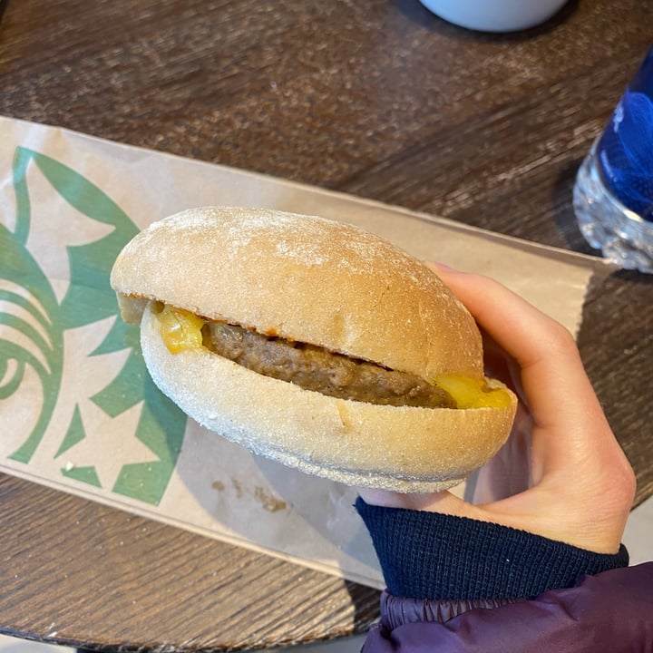 photo of Starbucks Beyond Meat Breakfast Sandwich shared by @bethany0990 on  20 Dec 2021 - review