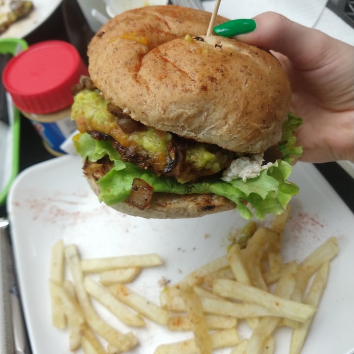 photo of Pan de Nobles Hamburguesa especial de falafel shared by @gisselleearthling on  05 Aug 2021 - review