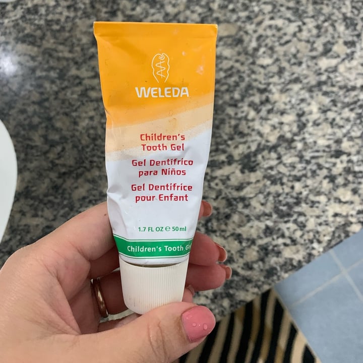 review photo of Weleda Pasta de Dente shared by @camilassmendonca on 30 May 2022 - review