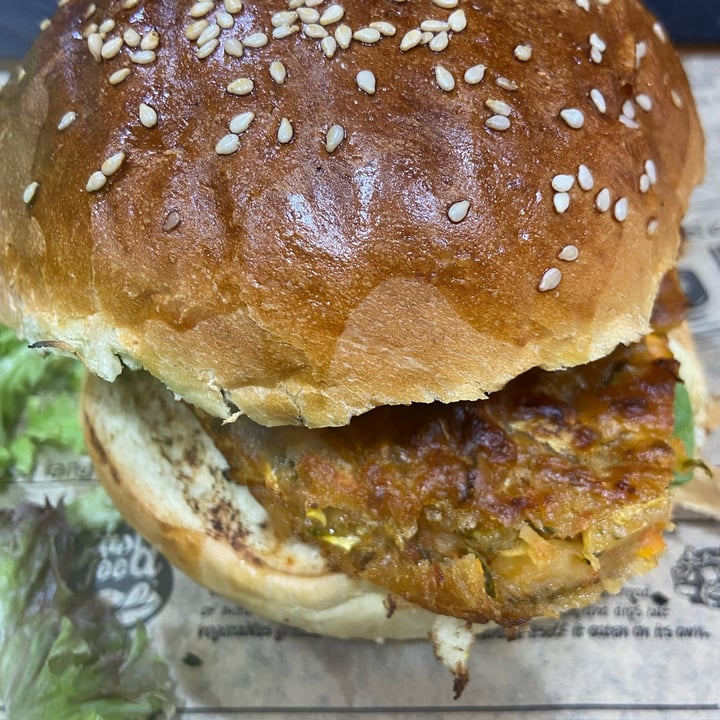 photo of Juicy Burger - Greek Cuisine & Burgers Hamburgher Vegano shared by @federego77 on  23 Apr 2022 - review