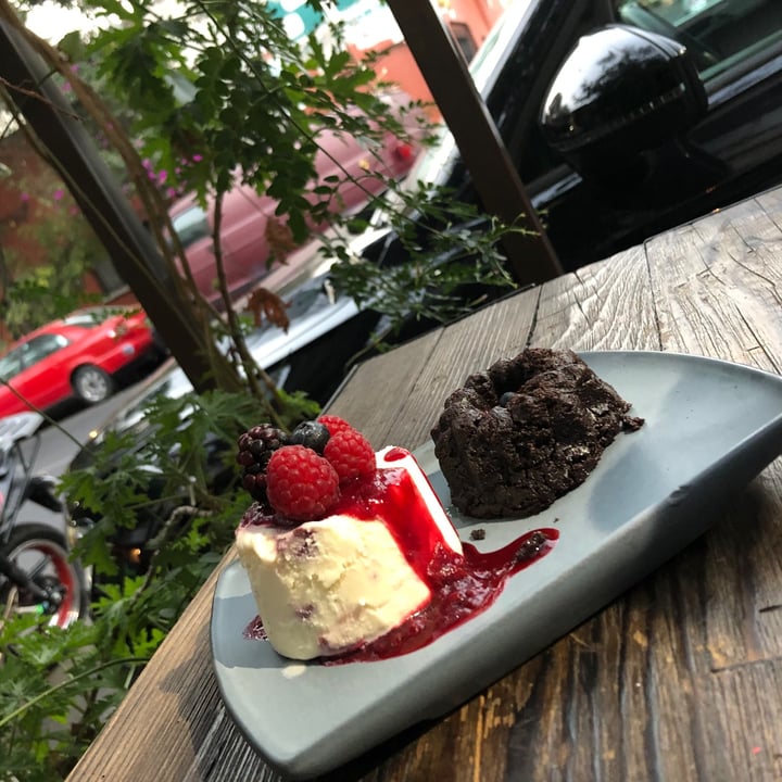 review photo of Veguísima Brownie shared by @adasan on 08 Nov 2020 - review
