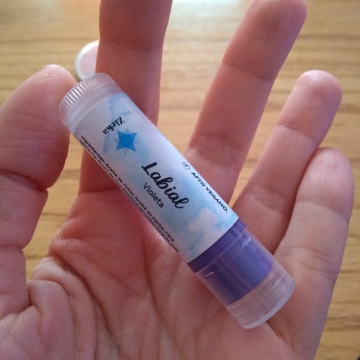 photo of Zirka Cosmética Natural Labial Violeta shared by @anashadowcat on  06 Aug 2021 - review